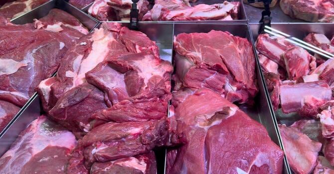 La carne de cerdo fresca liderazgo septiembre y los chacinados profundizan su caída